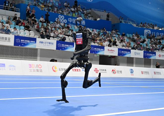 兴：用遥控追求极致速度；蔡浩宇AI游戏上架2719元｜极客早知道不朽情缘Sam Altman：AI存在泡沫；宇树机器人夺金王兴(图7)
